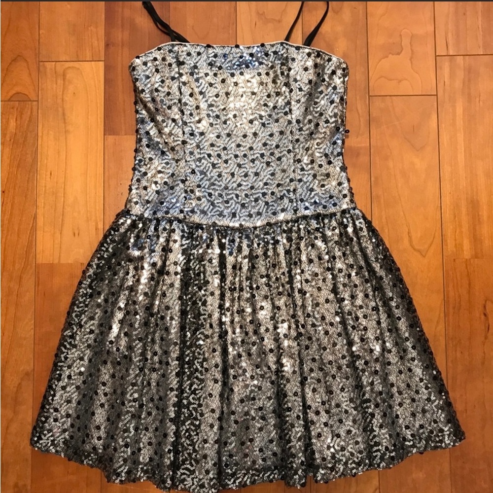 UN DEUX TROIS GIRLS SEQUIN FORMAL DRESS SIZE 10 12 SILVER BLACK
